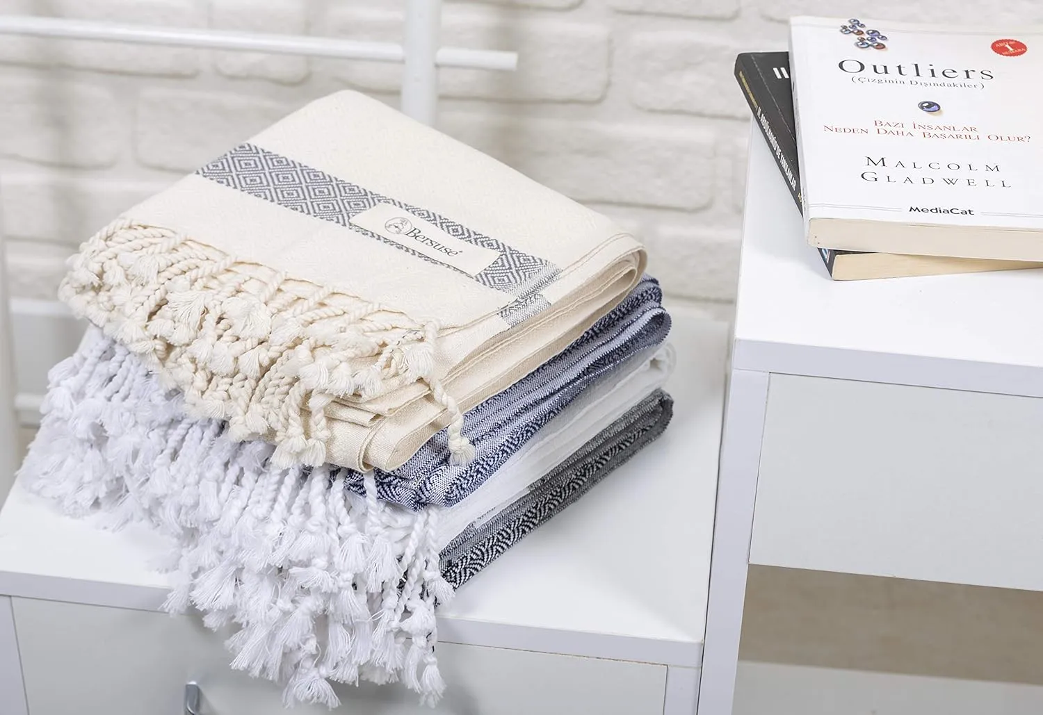 Bersuse 100% Cotton Laodicea Turkish Towel Bath Towel Beach Towel Pool Towel - Beach Essentials for Your Beach Bag - 37x70 Inches, Natural White