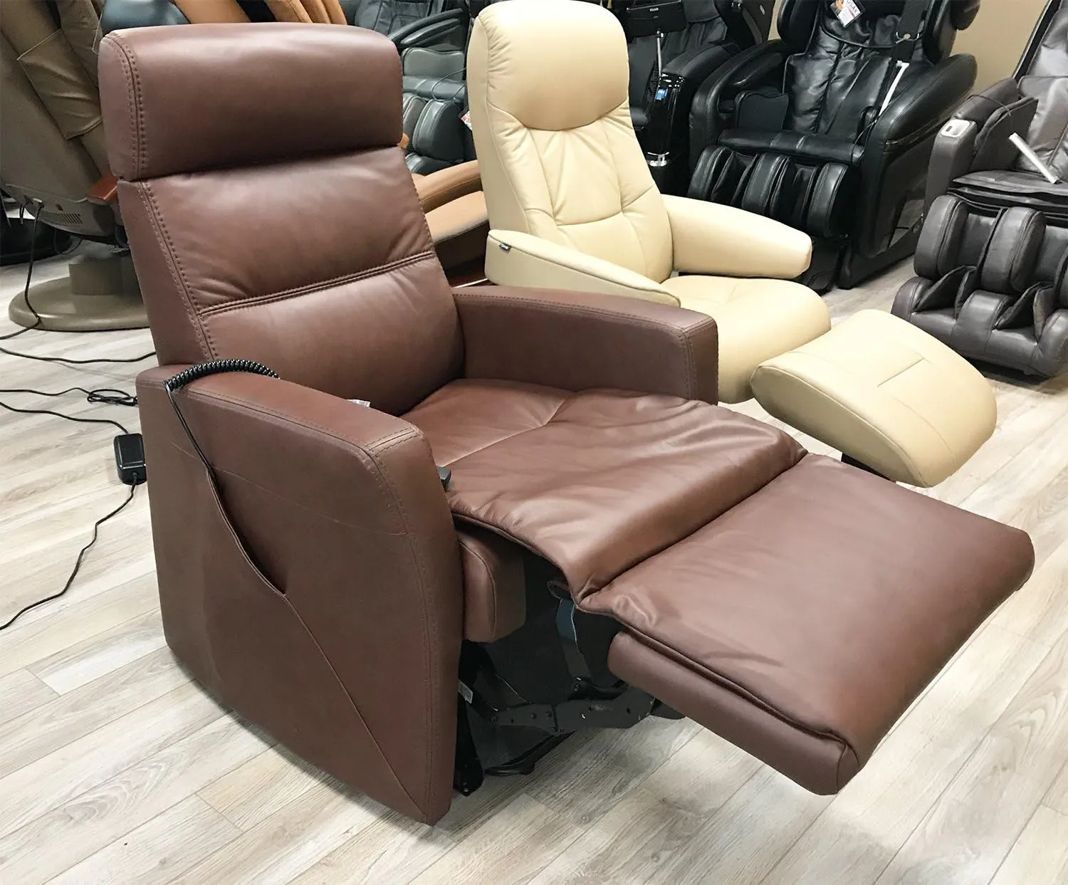 Divani MF Large MF325 Cognac Trend Leather Infinite Position Dual Motor Power Lift Chair Recliner Relaxer -