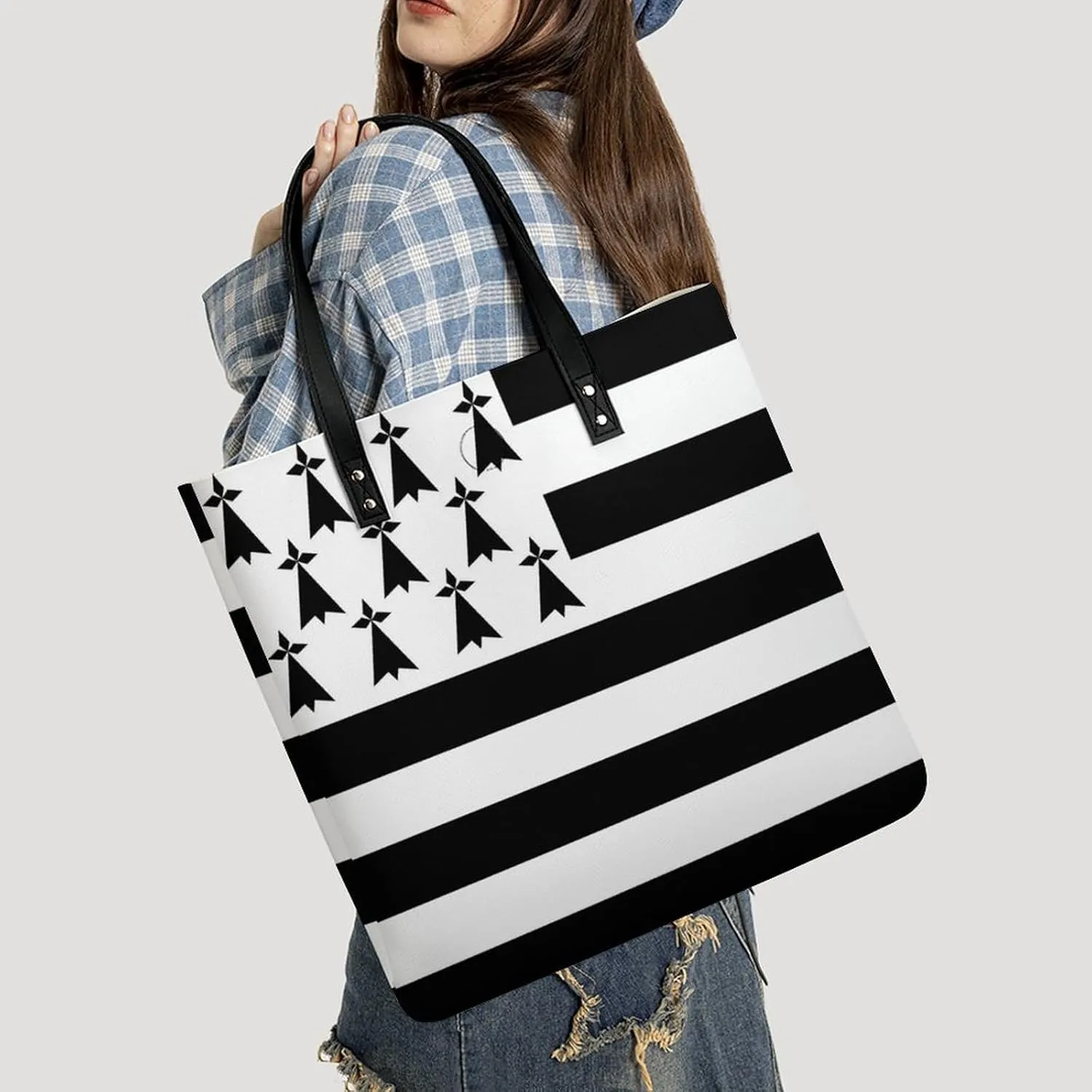 Fashionable Equatorial Guinea Flag Women's Shoulder Bag Large Capacity Leather Tote for Work and Leisure