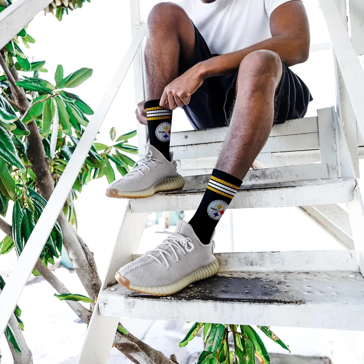 For Bare Feet Youth NFL 4-Stripe Deuce Quarter-Length Socks
