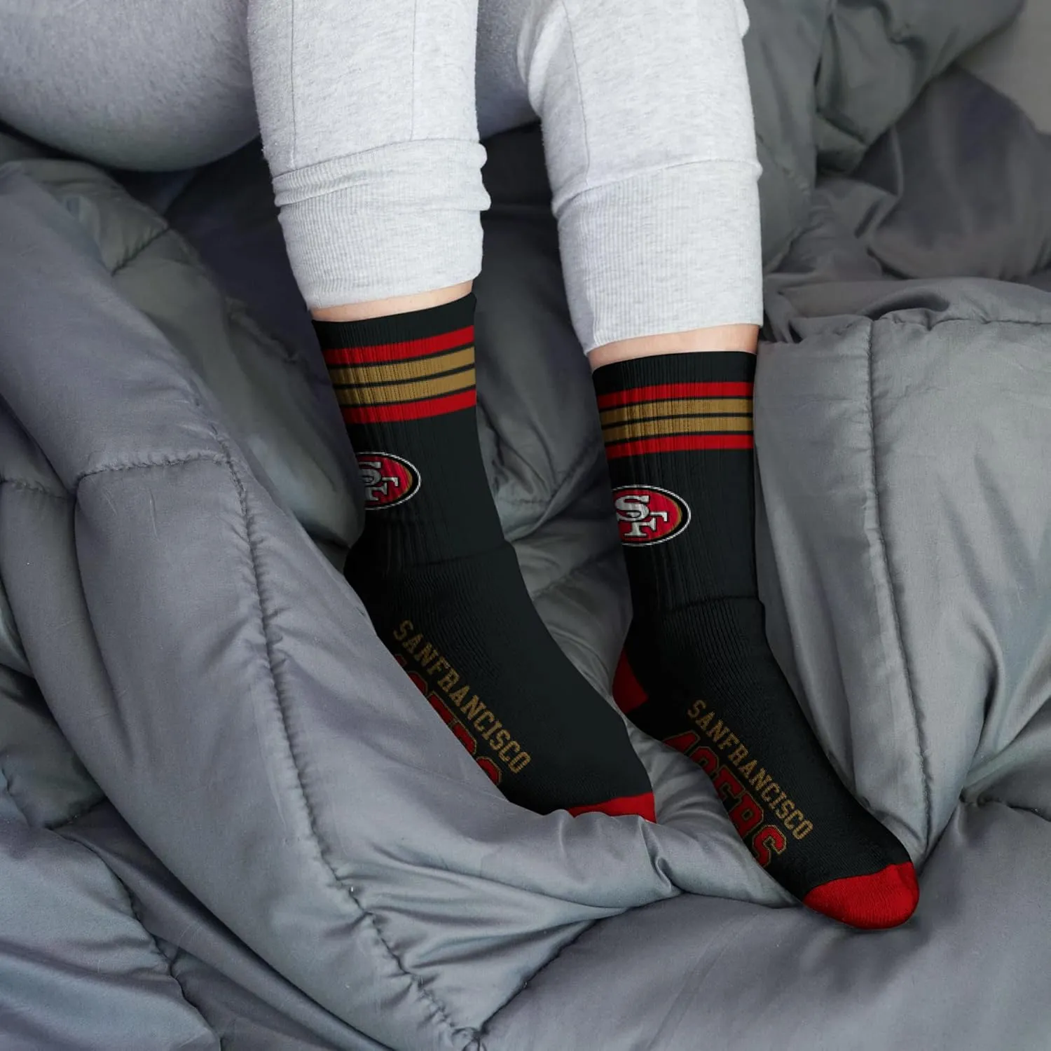 For Bare Feet Youth NFL 4-Stripe Deuce Quarter-Length Socks