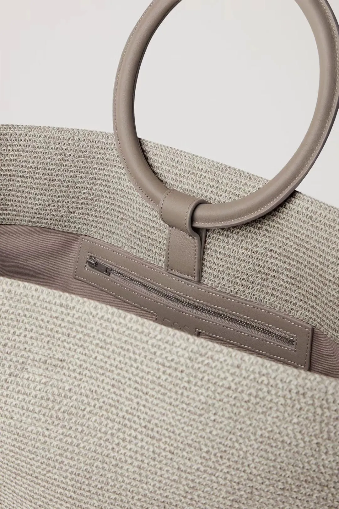 Henna Raffia Bag with Ring Handle - 2 Colors