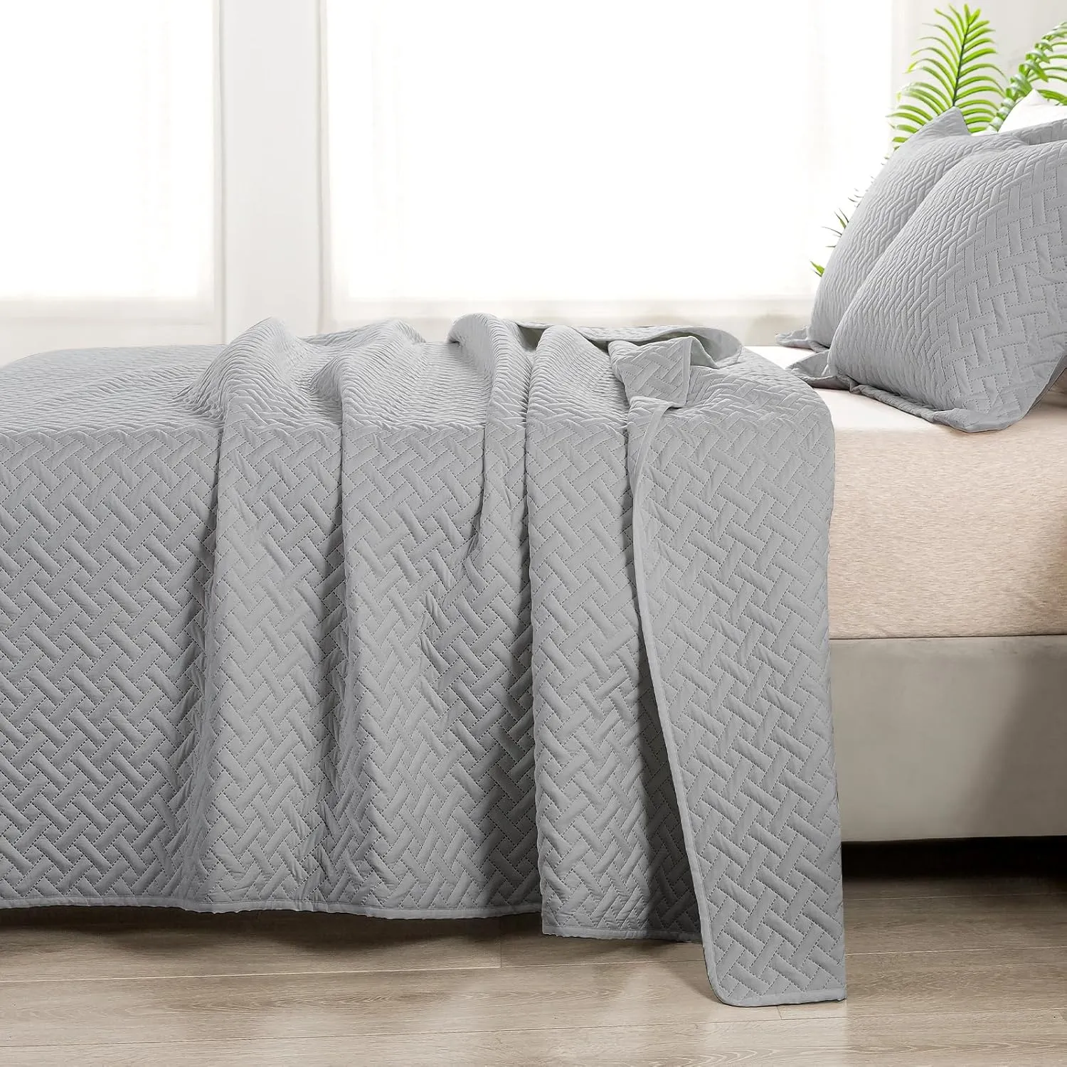 HYLEORY Quilt Set King Size - Soft Lightweight Quilts Summer Quilted Bedspreads - Reversible Coverlet Bedding Set for All Season 3 Piece (1 Quilt, 2 Pillow Shams) - Light Grey