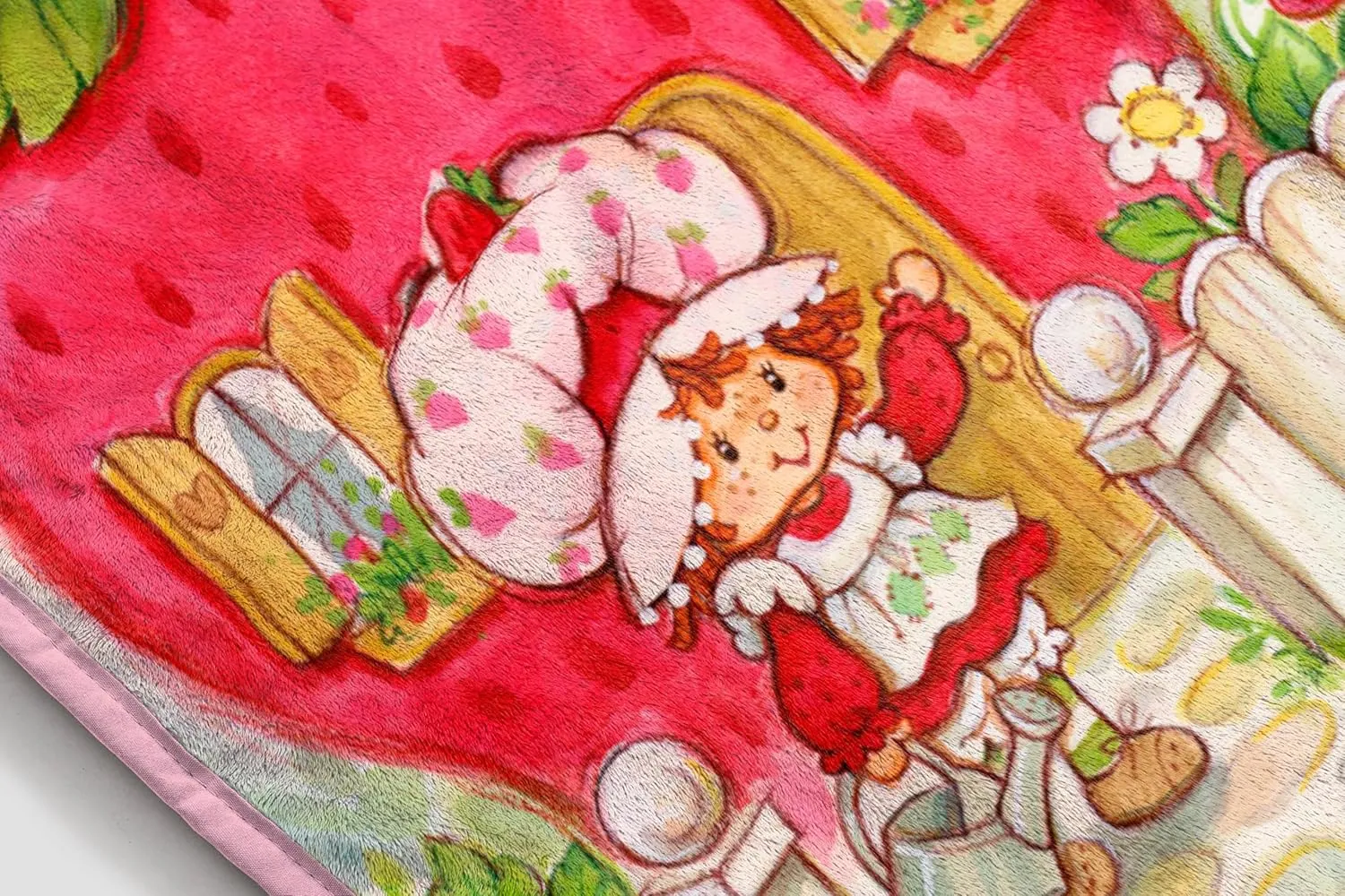 Jay Franco Strawberry Shortcake Berry Playhouse Plush Travel Throw Blanket - Measures 40 x 50 Inches - Kids Super Soft Lightweight Bedding