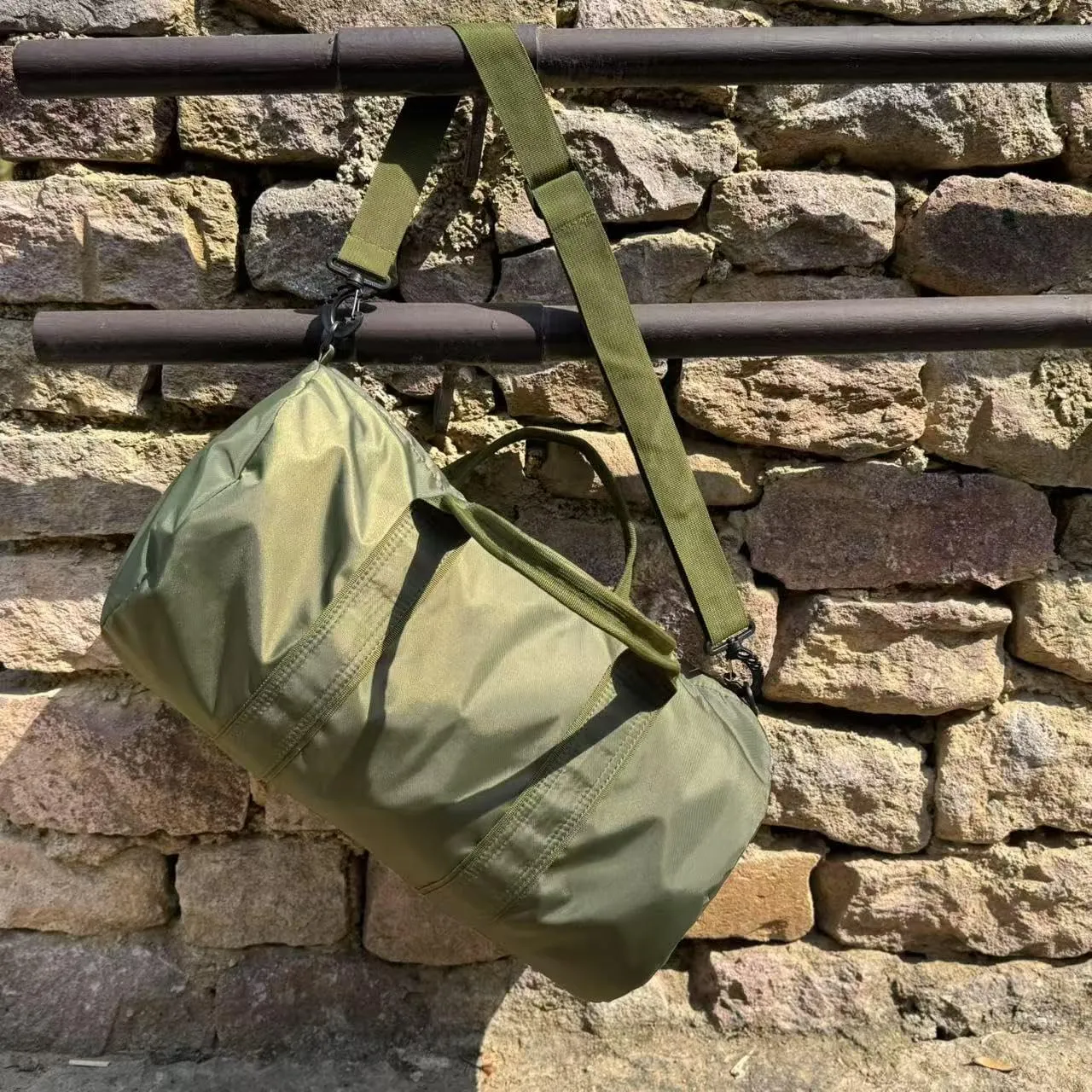 Large Capacity Nylon Duffle Travel Bag Waterproof Handbag for Men or Women Sports Gym Single Shoulder Crossbody Bag