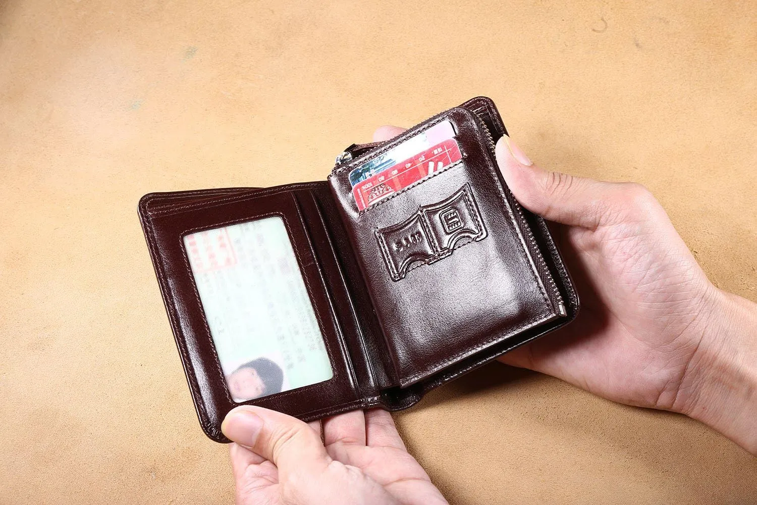 Men's Italian Genuine Cowhide Leather Extra Capacity RFID Bifold Wallet