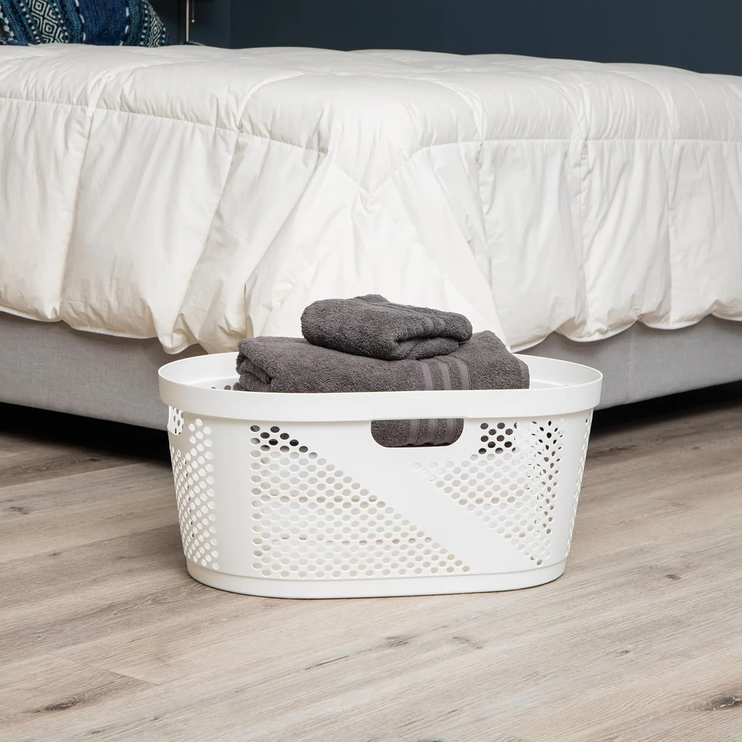 Mind Reader 40L Laundry Basket, Clothes Hamper, Ventilated, Plastic, 23"L x 14.5"W x 10.5"H, Set of 2, White